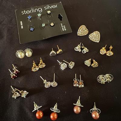 Lot 208: Collection Of Stud Earrings