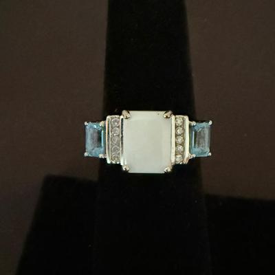 Lot 424: 10K Gold Ring with Blue Topaz – 2.5 Grams