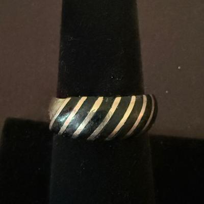 Lot 422: 14K Gold Band Ring with Diagonal Enamel Stripes