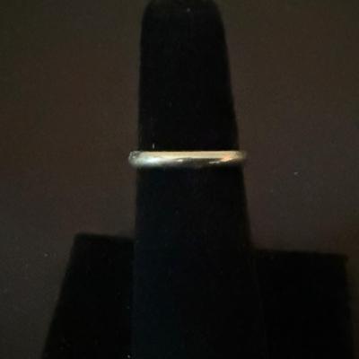 Lot 423: 14K Gold Plain Band Ring – 2 Grams