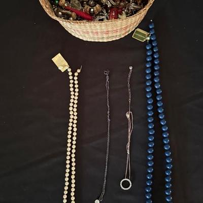 Lot 456: Large Lot of Costume Jewelry with Basket – 4 Necklaces (2 Broken Clasps) + Assorted Pieces 