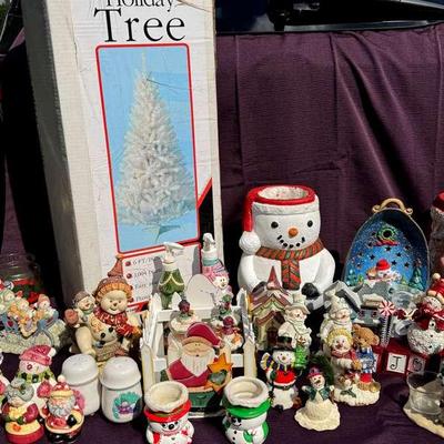 Lot 104:  Snowmen And Christmas Tree 