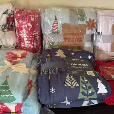 Lot 520: seven Holiday Throws