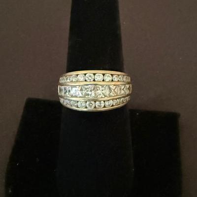 Lot 421: 14K Gold Wide Band Ring with Simulated Diamonds – 5.2 Grams