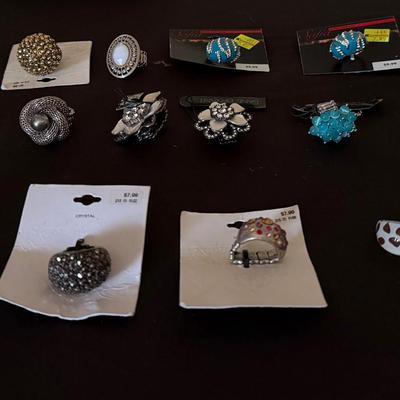 Lot 405: Lot of 17 Fashion & Statement Rings – Mixed Styles