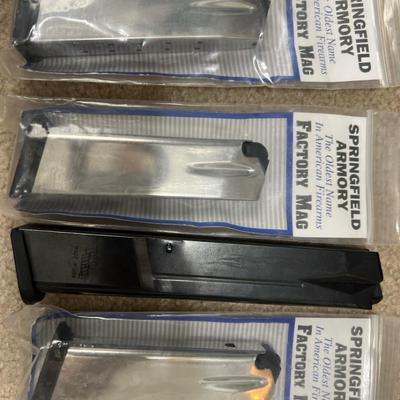 Lot 346: Springfield Armory XD .40 S&W Magazines – 4 Total  Set of Springfield Armory factory magazi