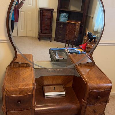 Lot 223: Art Deco Vanity Dresser With Round Mirror 