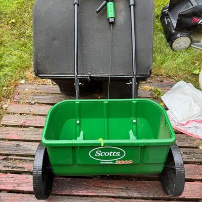 Lot 265: Scotts Accugreen 3000 Spreader 