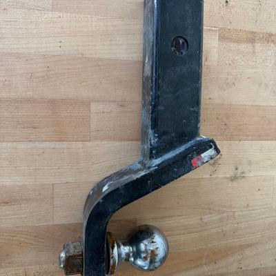 Lot237: Ball Hitch 2000lbs 