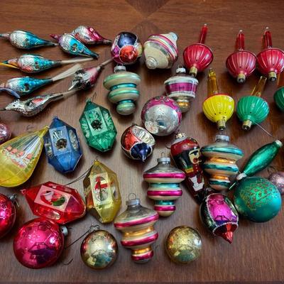 Lot 208: Vintage Ornaments And Lights 