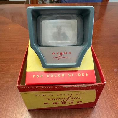 Lot 217: Retro Teal Gray Argus Previewer 7 Desktop 35mm Slide Viewer