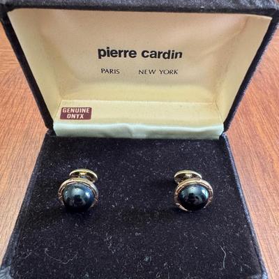 Lot 205: Men’s Pierre Cardin Genuine Onyx Cuff Links 