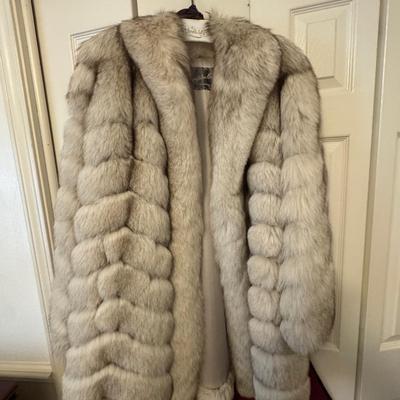 Lot 225: Luxury Silver Fox Fur By Ligenfelter-Brill