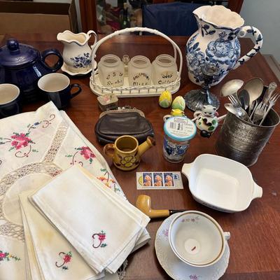 Lot 216:  Vintage Houseware Collection 