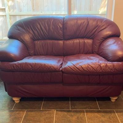 Star Furniture Burgundy Leather Love Seat 