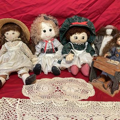 Dolls And Doilies 