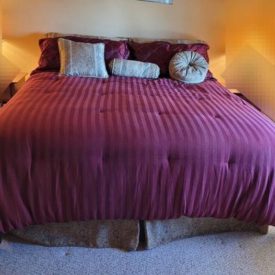 Simmons King Bed & Linens 
