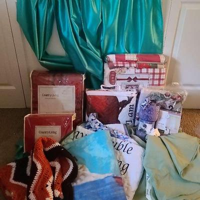 Bedding, Quilts & Linens Collection