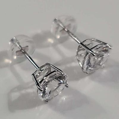 10K White Saphire Earrings 