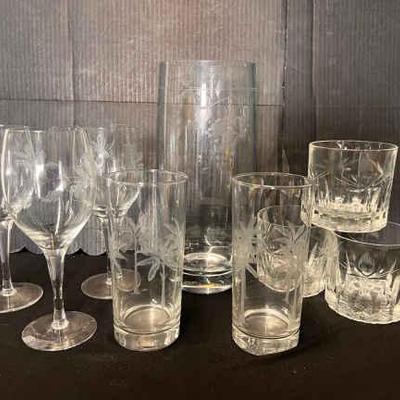 Ct487 assorted etched glassware