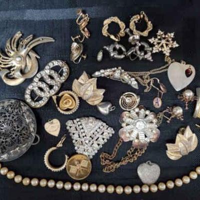 Ct565 vintage costume jewelry
