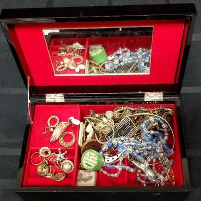 Ct552 assorted one off and broken vintage jewelry mystery lot