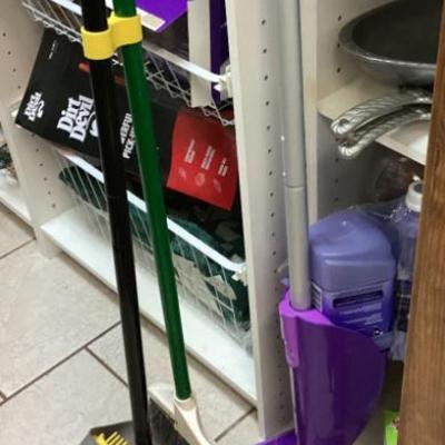 Sale Photo Thumbnail #329: Swifter and push vac