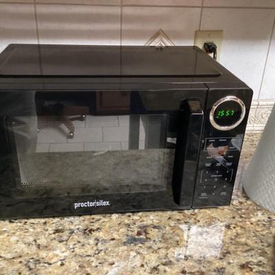 Sale Photo Thumbnail #313: Proctor silex microwave