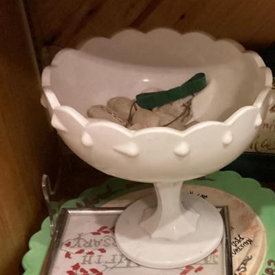 Sale Photo Thumbnail #90: Porcelain scalloped bowl on pedestal
