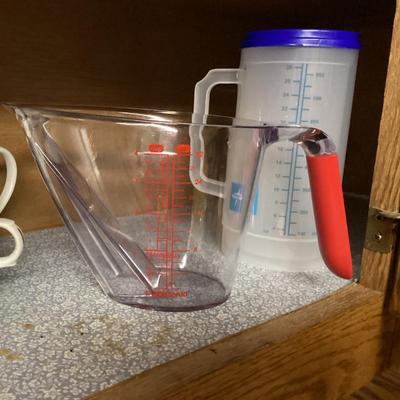 Sale Photo Thumbnail #307: Measuring bowl and water bottle