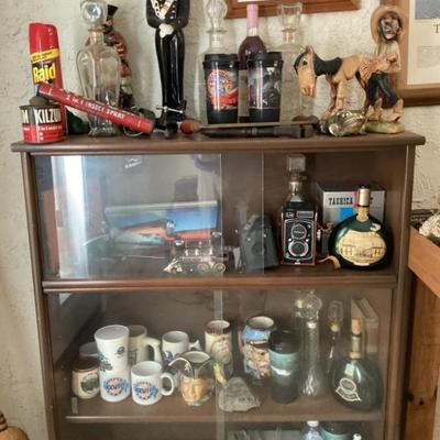 Sale Photo Thumbnail #272: Display case
