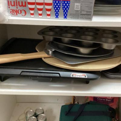 Sale Photo Thumbnail #301: Griddle and bakeware