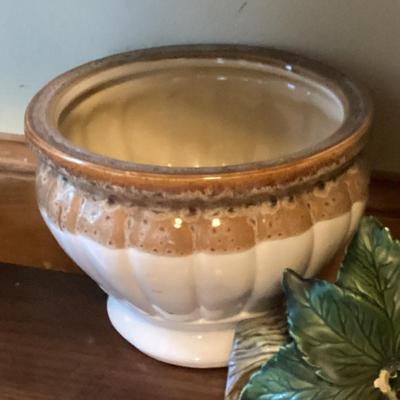 Sale Photo Thumbnail #97: Vintage planter pot