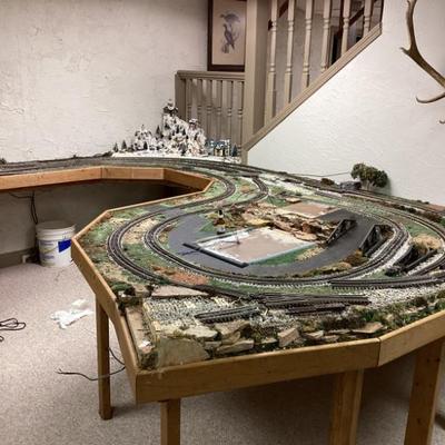 Sale Photo Thumbnail #116: Train tables and landscapes 2)
