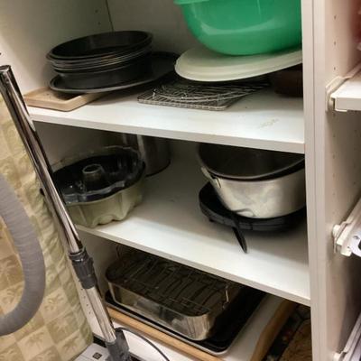 Sale Photo Thumbnail #312: Pots and pans