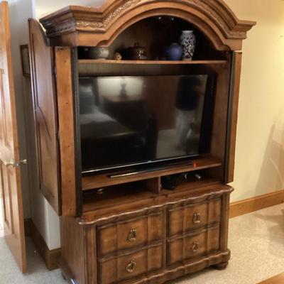 Sale Photo Thumbnail #260: Armwall dresser century brand