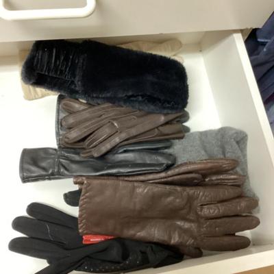 Sale Photo Thumbnail #74: Gloves