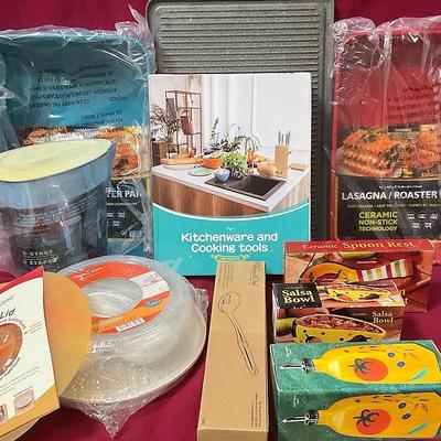 Kitchen Items, Pampered Chef, Zerowater, Roaster Pans And More