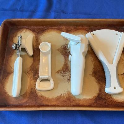 Pampered Chef Large Stoneware Pan And Kitchen Gadgets 