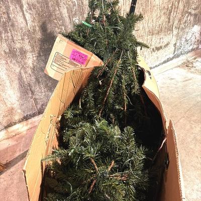 Pre-Lit Kensington Pine Faux Tree