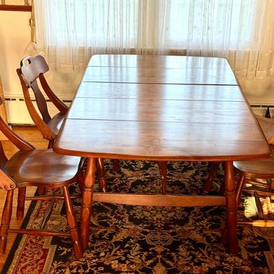 Gorgeous Table & (4) Chairs