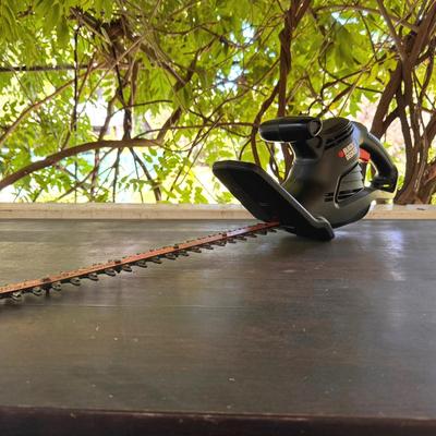 Black And Decker - 16” Electric Hedge Trimmer