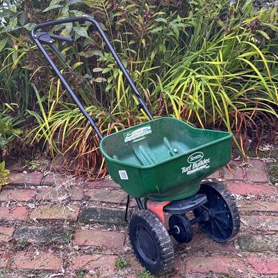 Scott’s Turf Builder EdgeGuard Mini