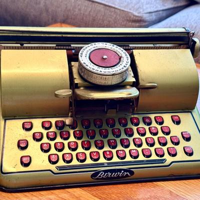 Vintage Mid Century Berwin Gold Tin Litho Typewriter Toy