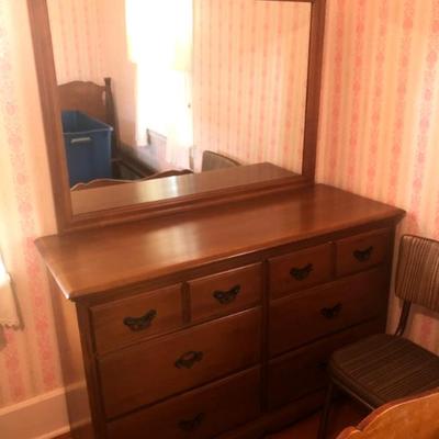 Vintage 1960’s maple
Williams Furniture Co’
Staupe mirror