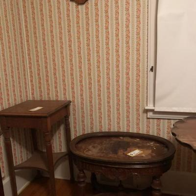 Antique/vintage mahogany end table, occasional table