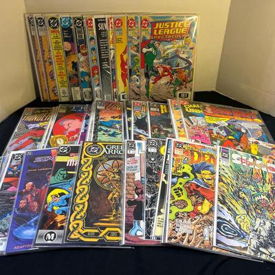 DC Comic Collection ~ Justice League, Spectacular Green Lantern, Green Arrow & More