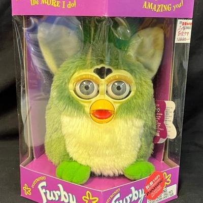 1998 Tiger Electronics Furby – Model 70-800 (Green w/ Blue Eyes) – NIB