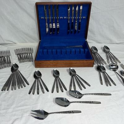 68-Pc Spring Lake Japan Flatware Set in Wood Box
