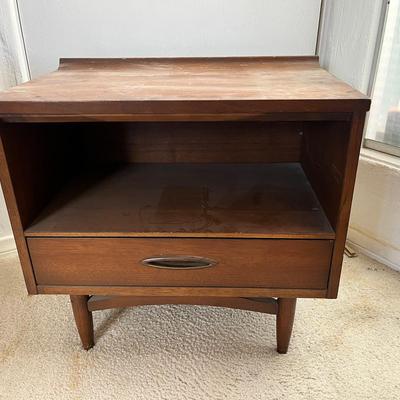 Vintage MCM Night Stand With Drawer